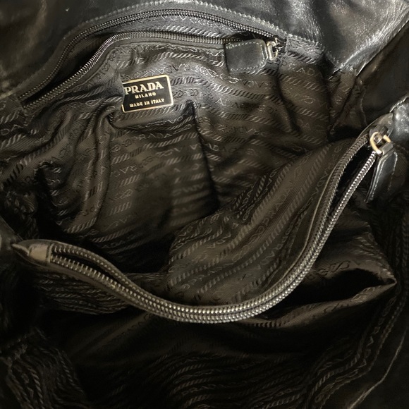 Prada Milano Italian leather handbag/shoulderbag - Picture 8 of 11